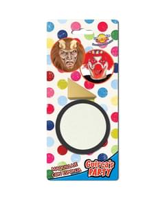 Weiße Schminke mit Schwamm